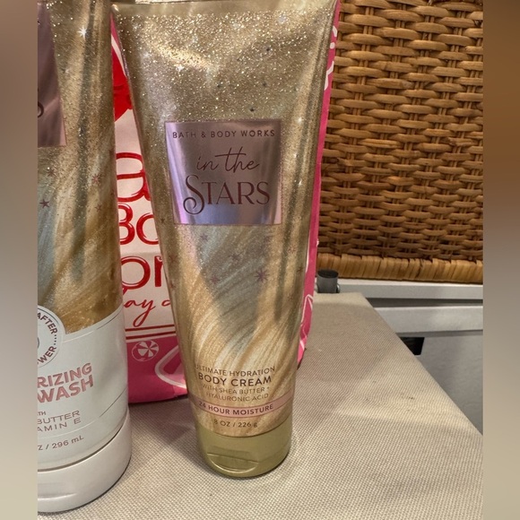 BATH & BODY WORKS IN THE STARS BODY WASH & BODY CREAM SET *FULL SIZE* - Picture 3 of 3
